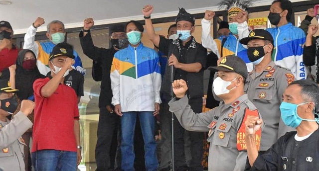 Wabup Tasikmalaya Sambut Atlet Berprestasi di PEPARNAS XVI Papua 2021 _