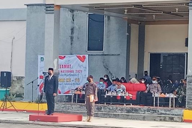 Sekcam Bukit Batu Pimpin Upacara HUT PGRI Ke-76 dan Hari Gunu Nasional
