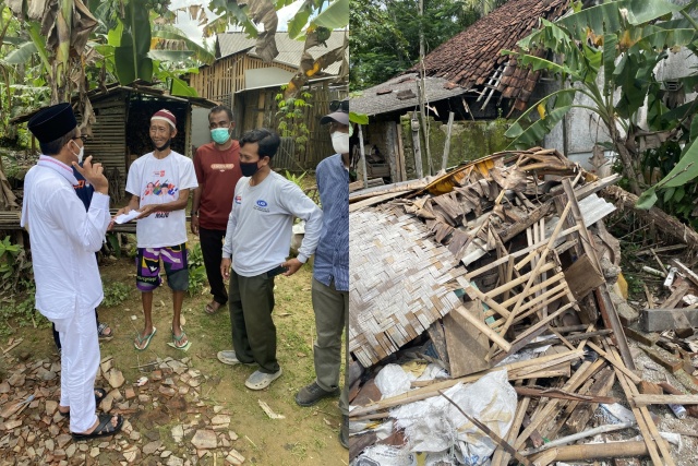 Bupati Ciamis Kunjungi Korban Rumah Ambruk di Banjarsari