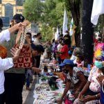 Presiden Jokowi dan Rombongan Berbelanja di Pasar Noken Taman Imbi Jayapura