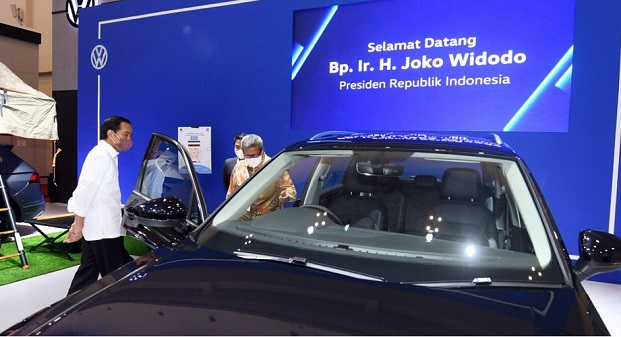 Presiden Jokowi Jajal Mobil Listrik