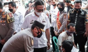 Kapolda Jabar Tinjau Pelaksanaan Vaksinasi di Alun-Alun Ciamis