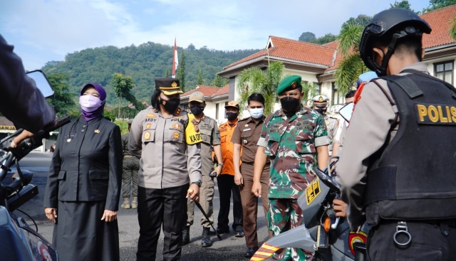 Polres Banjar Gelar Operasi Lilin Lodaya 2021, Kapolres Banjar: Tidak Ada Penyekatan Hanya Pengecekan Kartu Vaksin