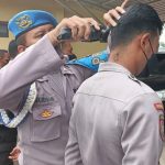 Rambut Tidak Rapi, Propam Pangkas Rambut 2 Personil Polres Pekalongan