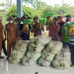 emkab OKI Bantu Benih Padi Lahan Terdampak Banjir di Lempuing Jaya