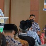 Bupati Kuningan Acep Purnama Hadiri Penyerahan Sertifikat Kegiatan Konsolidasi Tanah Untuk Rakyat Tahun Anggaran 2021 Desa Windusari Kecamatan Nusaherang