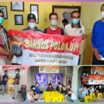 Dua Bulan Menganggur, Paguyuban Pendorong Gerobak Malioboro Terima Bantuan Sembako dari Polda DIY