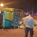 Diduga Kelebihan Muatan, Truk Pembawa Batu Zeolit Terguling di Jalan Sewaka