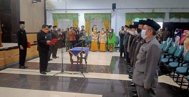 Bupati Tasikmalaya Melantik Dan Mengambil Sumpah 9 Orang Pejabat Pimpinan Tinggi Pratama di Lingkungan Pemkab Tasikmalaya