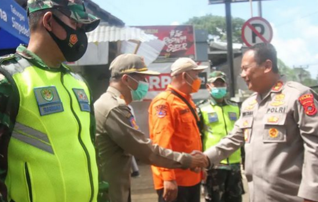 Satpol PP Kab.Tasikmalaya Melakukan Pengamanan Kunjungan Kerja Kapolda Jabar di Kampung Naga