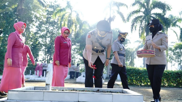 Peringati Hari Bhayangkara Ke-76, Polres Banjar Gelar Upacara Ziarah di TMP