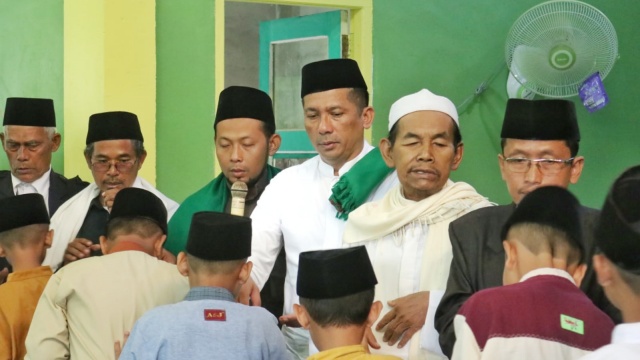 Bupati HM Adil Salat Idul Adha 1443 H bersama warga Kecamatan Tasik Putri Puyu