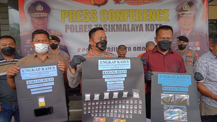 Kapolres Tasikmalaya Kota Gelar Press Conference Pengungkapan Peredaran Sabu 67 Gram dan Ganja Kering