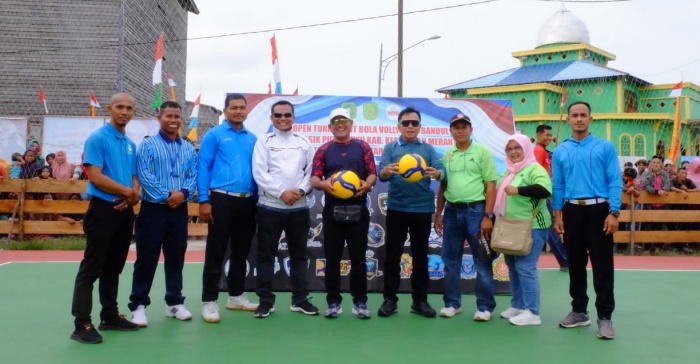 Wabup Meranti H Asmar Buka Secara Resmi Turnamen Bola Voli Desa Bandul Tahun 2022