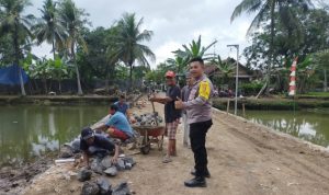 Bhabinkamtibmas Kelurahan Muktisari Laksanakan Silaturahmi Dengan Warga Yang Berada di Lingkungan Babakan Rt 03 Rw 01