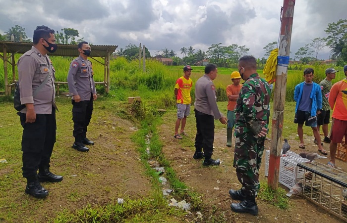 Kegiatan Jum'at Keliling Kapolsek Tamansari Langsung Tindak Lanjuti "Jum'at Curhat" Pengaduan Warga