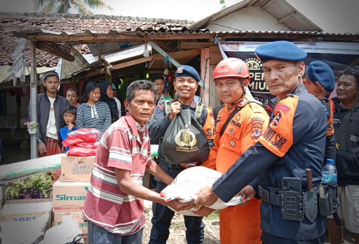 Hari Kedua Bantu Korban Gempa Cianjur, Sat Samapta Polres Tasikmalaya Kota Salurkan Bantuan ke Tempat Pengungsian