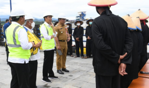 Resmikan Bendungan Sadawarna, Momen Petani di Sumedang Curhat kepada Presiden Jokowi
