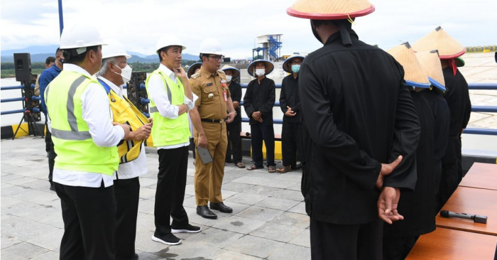 Resmikan Bendungan Sadawarna, Momen Petani di Sumedang Curhat kepada Presiden Jokowi