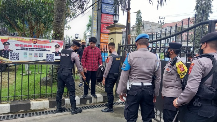 Penjagaan Mako Polres Tasikmalaya Kota Diperketat, Pasca Adanya Bom Bunuh Diri di Polsek Astanaanyar