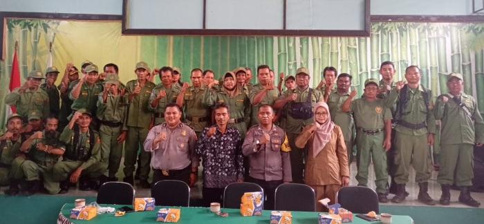 Tingkatkan Kewaspadaan di Lingkungan dengan Siskamling