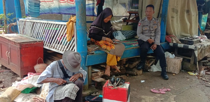 Sambang Warga, Upaya Bhabinkamtibmas Desa Margaluyu Sampaikan Pesan Kamtibmas