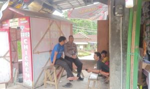 Sambangi Tokoh Pemuda, Bhabinkamtibmas Kelurahan Setiawargi Sampaikan Pesan Kamtibmas