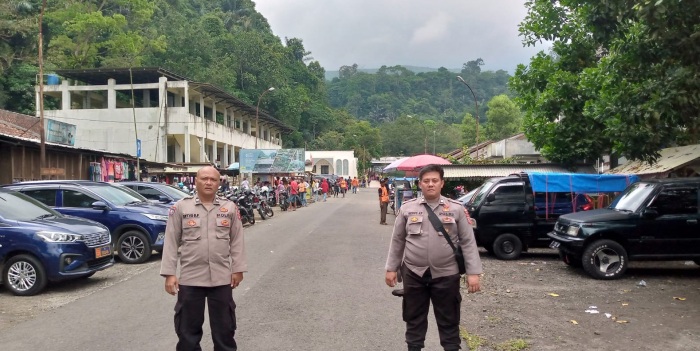 Patroli Sinergitas TNI-Polri, Sampaikan Himbauan Kamtibmas Kepada Pengunjung Obwis Cipanas Galunggung