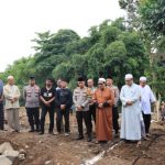 Kapolres Tasikmalaya Kota Melaksanakan Peletakan Batu Pertama Pembangunan Masjid dan Asrama Santri Al- Muzanni