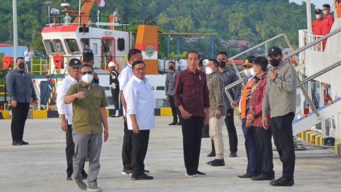 Presiden Jokowi Tinjau Aktivitas di Pelabuhan Likupang