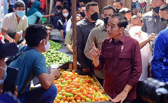 Presiden Jokowi Cek Harga Sembako di Pasar Airmadidi Minahasa Utara