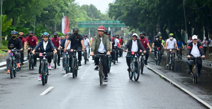 Awali Keketuaan ASEAN 2023, Presiden Jokowi Bersepeda dan Jalan ke Bundaran HI