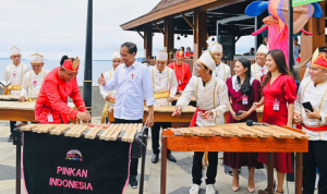 Alunan Musik Kolintang Sambut Presiden Jokowi di Pantai Malalayang Kota Manado