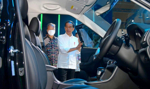 Presiden Jokowi Ajak Industri Otomotif Bergeser ke Kendaraan Listrik