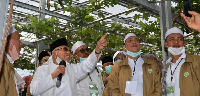 Momen Wapres Pandu Keluarga Besar Pengurus Yayasan dan Ponpes Al-Jauharen Keliling Pesantren An-Nawawi Tanara