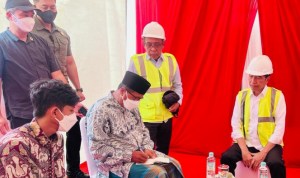 Presiden Jokowi Temui Perwakilan Warga yang Berdemo saat Peresmian Tol Semarang-Demak