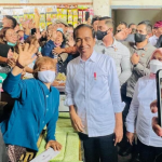 Masyarakat Antusias Sambut Kunjungan Presiden Jokowi dan Ibu Iriana ke Pasar Anyar