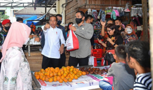 Presiden Jokowi Ajak Pemimpin Redaksi Blusukan ke Pasar di Kota Medan