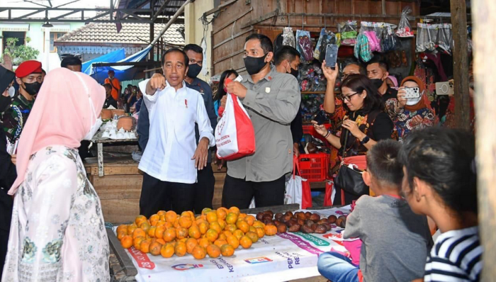 Presiden Jokowi Ajak Pemimpin Redaksi Blusukan ke Pasar di Kota Medan