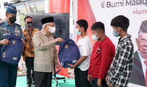 1a(1) Berikan Bantuan, Wapres K.H. Ma’ruf Amin Motivasi Anak Tidak Sekolah untuk Lanjutkan Pendidikan