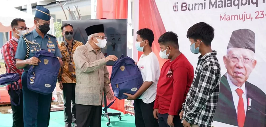 Berikan Bantuan, Wapres K.H. Ma’ruf Amin Motivasi Anak Tidak Sekolah untuk Lanjutkan Pendidikan