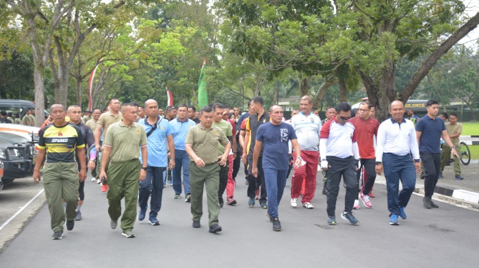 Eratkan Sinergitas, TNI-Polri dan Forkopimda Gelar Olah Raga Bersama di Makodam I/BB