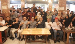 Bupati Adil dan Mahasiswa Meranti Diskusi di Pekanbaru