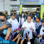 Beli Cabai di Maros, Presiden Jokowi: “Saya Mau Bandingkan Pedas Mana sama di Jakarta”