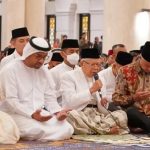 Awali Penggunaannya untuk Umum, Wapres K.H. Ma’ruf Amin Salat Subuh Berjamaah di Masjid Raya Syekh Zayed Solo