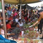 Kunjungi Pasar Youtefa Lama, Presiden Jokowi Sapa Pedagang dan Bagikan Bansos