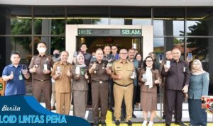 Bupati Kuningan Meninjau Secara Langsung Proses Aktivasi KTP Digital