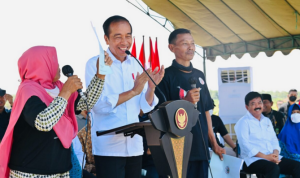 Presiden Jokowi Serahkan Sertifikat Tanah untuk Masyarakat di Kabupaten Blora