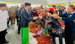 1a Kunjungi Pasar Rakyat Tabalong, Presiden Jokowi Cek Harga Bahan Pokok Jelang Ramadhan 1444 H