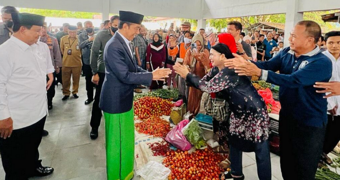 Kunjungi Pasar Rakyat Tabalong, Presiden Jokowi Cek Harga Bahan Pokok Jelang Ramadhan 1444 H